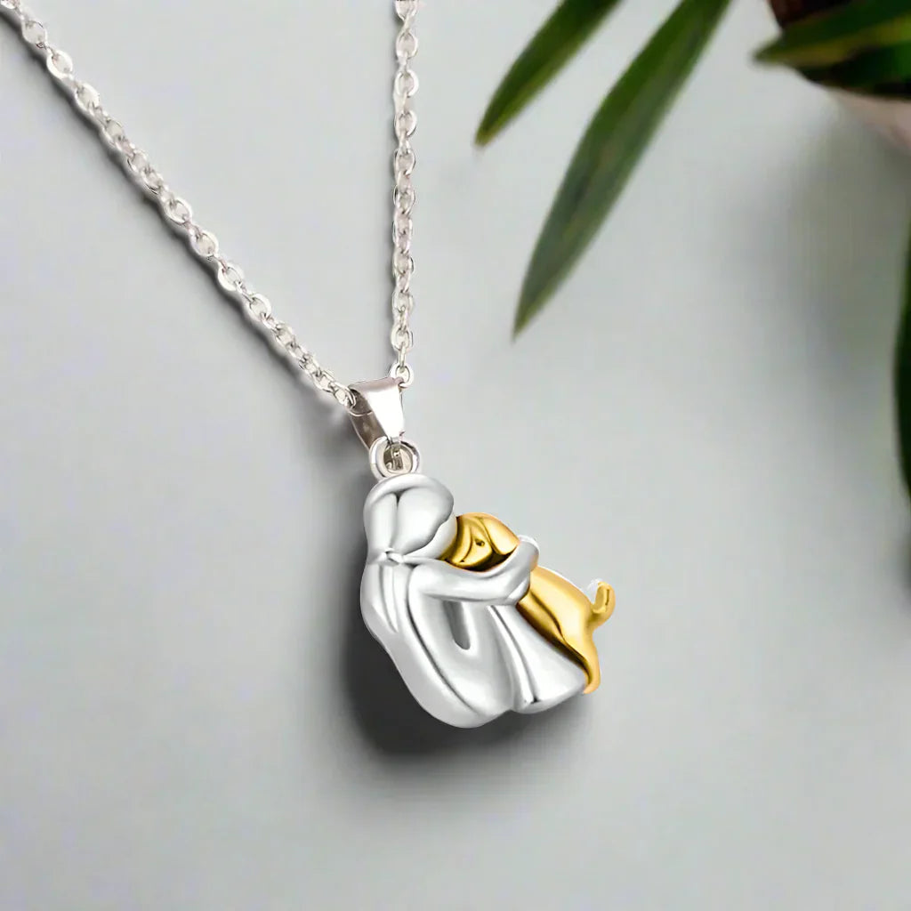 Vesper - Hug Pendant Necklace